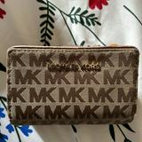 (Kategori: ) berada di . Dikirim oleh may.closet (ID iklan 1365702786, Gambar 1). Deskripsi: .