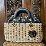 (Kategori: ) berada di . Dikirim oleh thedivasselltheirbags (ID iklan 1364135025, Gambar 1). Deskripsi: .
