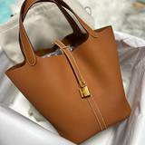 (Category: ) located in . Submitted by shopdeluxe (Listing ID 1380178887, Image 1). Description: .