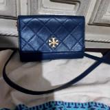 (Category: ) located in . Submitted by preloved.by.clau (Listing ID 1383213634, Image 1). Description: .